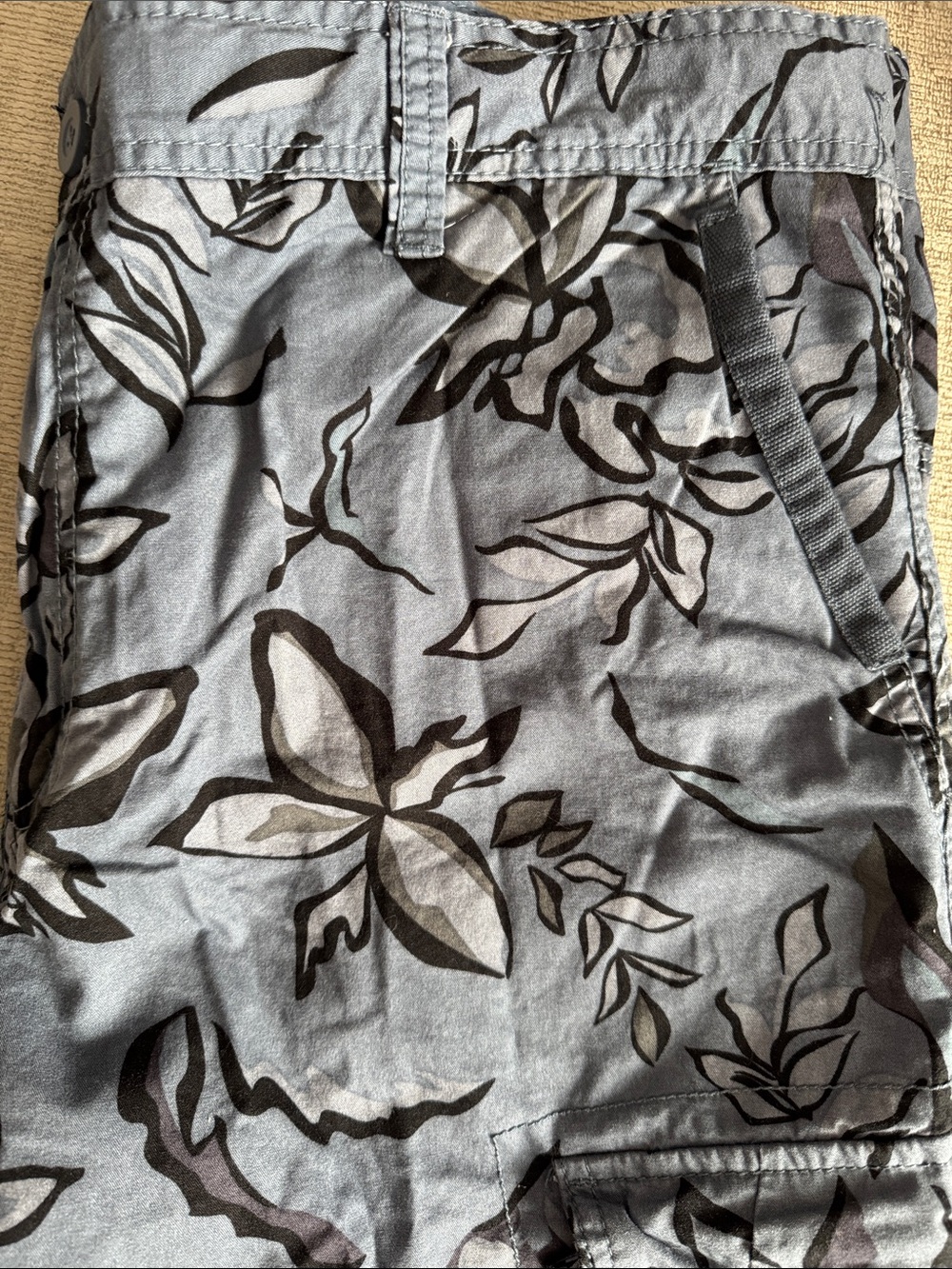 Faded Glory Blue and Gray Floral Cargo Shorts, Size:38 - Picture 7 of 7